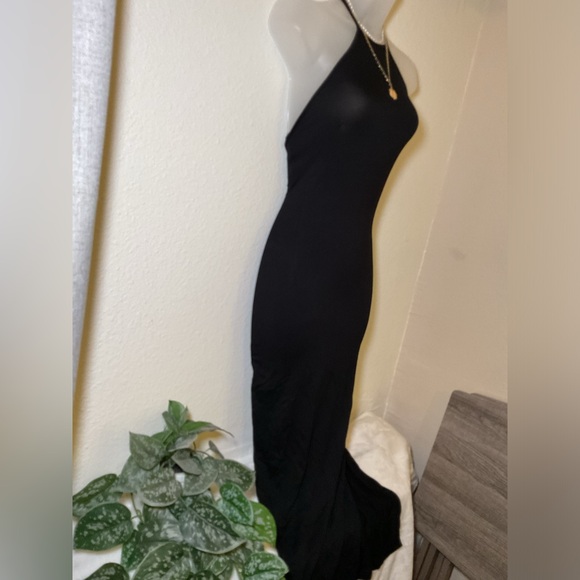 Elegant Black Maxi Dress - Picture 3 of 15